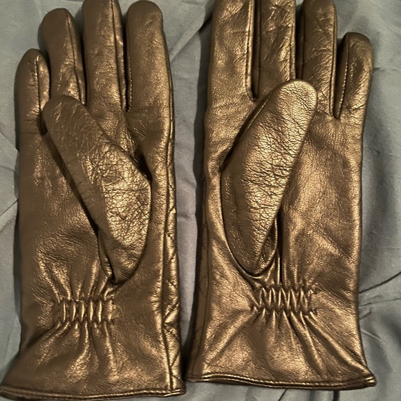 Michael Kors Quilted Black Leather Gloves with MK Logo - Picture 5 of 5